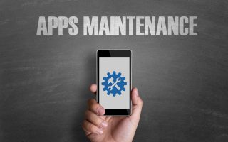 Manutenzione app: quanto costa davvero (15-25% l'anno), i 4 tipi e come gestirla senza sorprese con un budget pianificato. Guida per aziende.