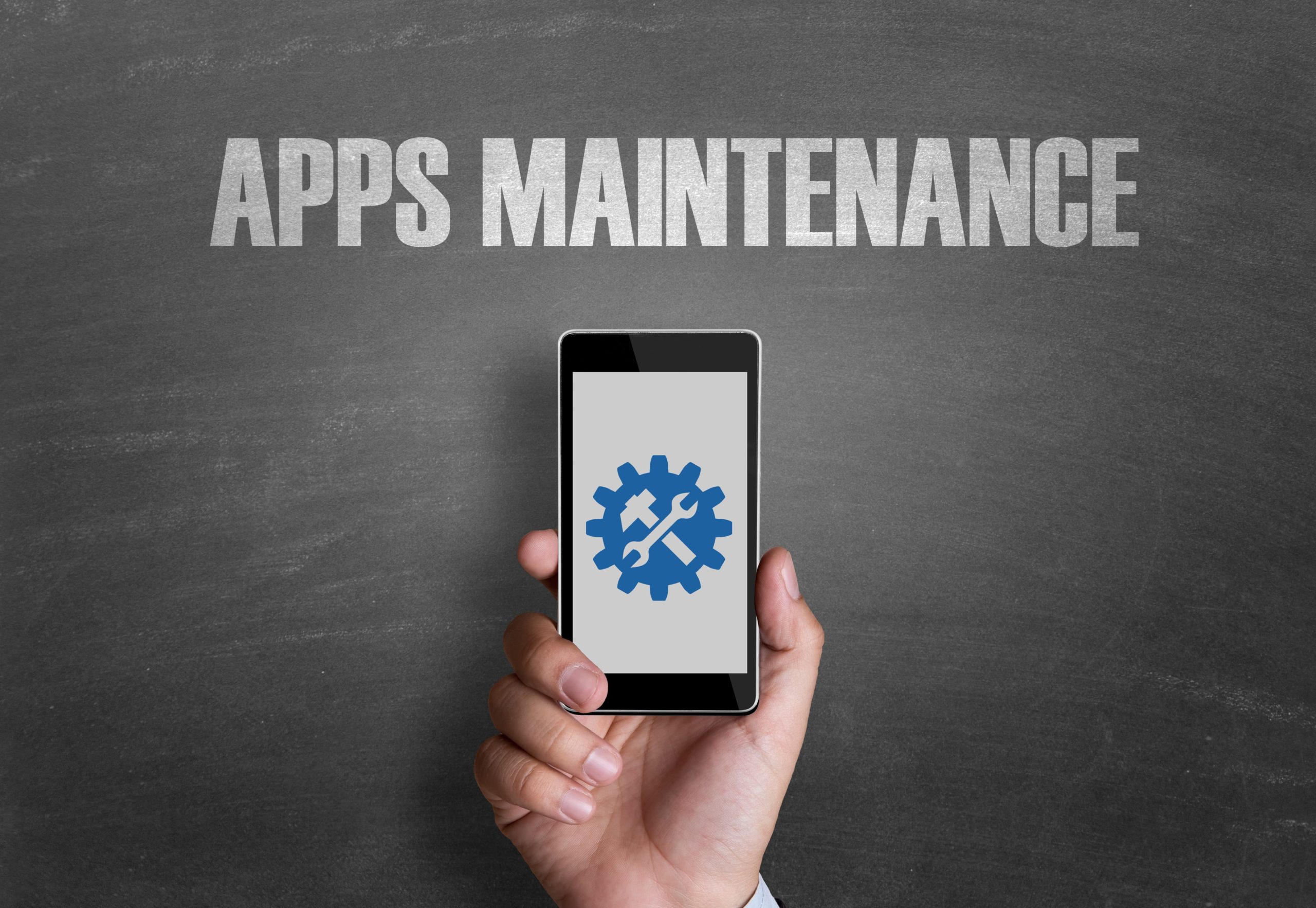 Manutenzione app: quanto costa davvero (15-25% l'anno), i 4 tipi e come gestirla senza sorprese con un budget pianificato. Guida per aziende.